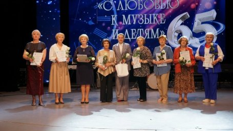 Фрагменты юбилейного концерта " С любовью к музыке и детям" 8