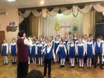 Концертная программа хоровых коллективов нашей школы к празднику Международного женского дня 0
