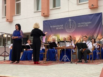Арт-проект «Музыкальные вечера на Площади искусств» в Солигорске продолжает радовать меломанов 1