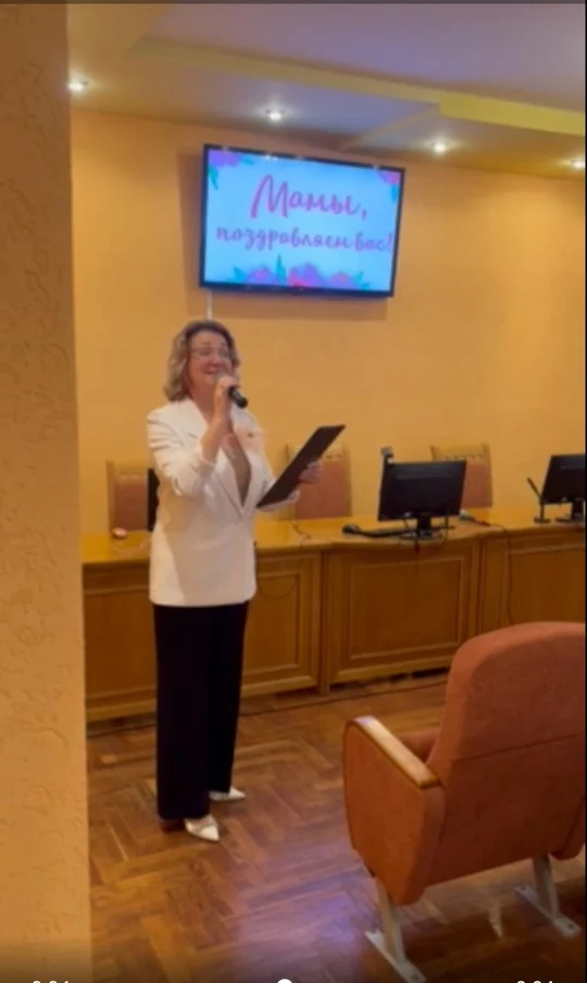 Ппоздравление коллектива Солигорского ЦГиЭ с наступающим Днём Матери