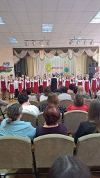 Концертная программа хоровых коллективов нашей школы к празднику Международного женского дня 1