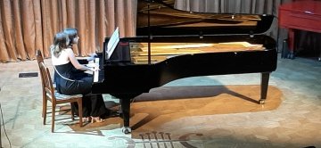 Фотоотчёт о концерте фортепианного отделения "На клавишах весны" 0