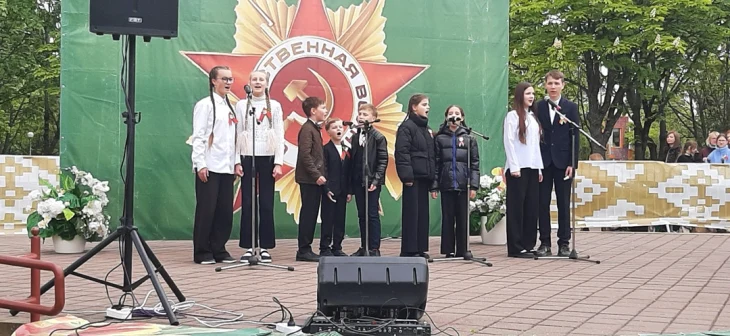 Музыкальный подарок ко Дню Победы, подготовленный учащимися нашей школы!