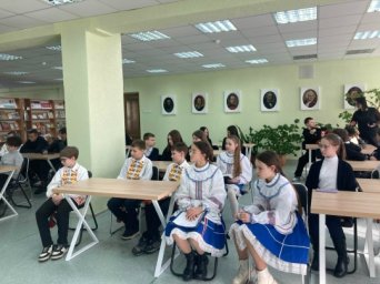 Участие народного ансамбля "Вдохновение" в мероприятии, приуроченном ко Дню родного языка 0